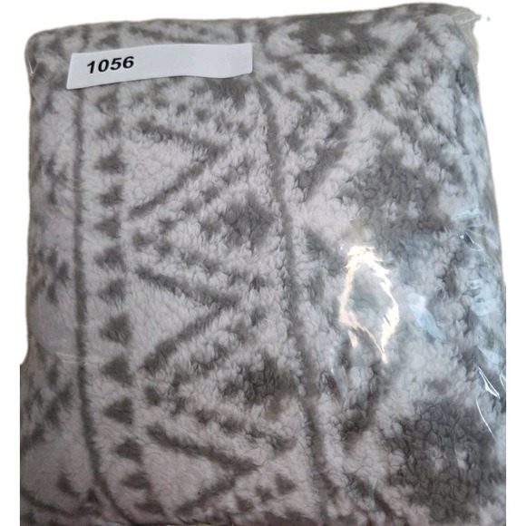 Koolaburra by UGG Cozy Sherpa Hooded Vest Dove Geo - Picture 8 of 8